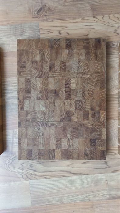 Пpодам кухонную  доску дубовую торцевую