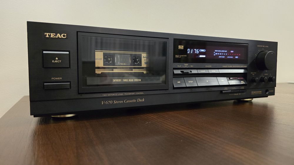 Magnetofon Teac V-670