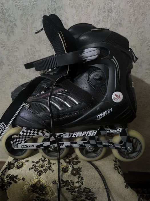 Продам роликовые коньки, с зашитой.