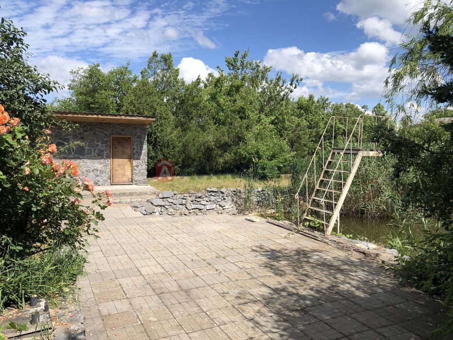 Продаж будинку в Обухівці зі своїм озером, ліс річка. 120000 $