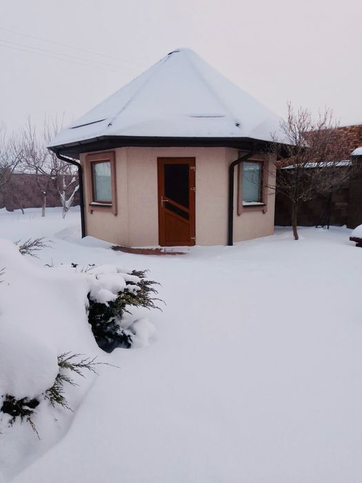 Продаж будинку з ремонтом на околиці міста