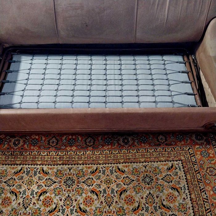 Sofás (terno) de qualidade. A restaurar/limpar uma parte dos estofos