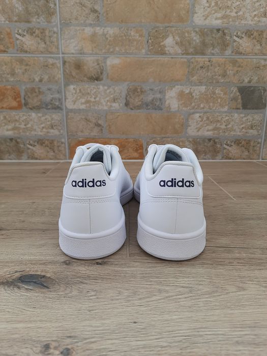 Кроссовки Adidas р 43,5 на 42 (28),р 44,5 на 43 (28,5) ц 1650 гр новые