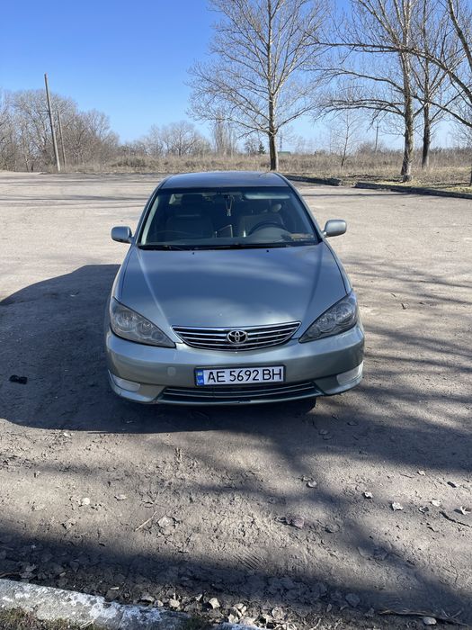 Продам автомобіль тойота камрі пишіть в особисті