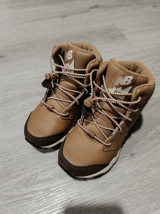 Vendo 6 pares de calçado para menino entre o n27 e o 30