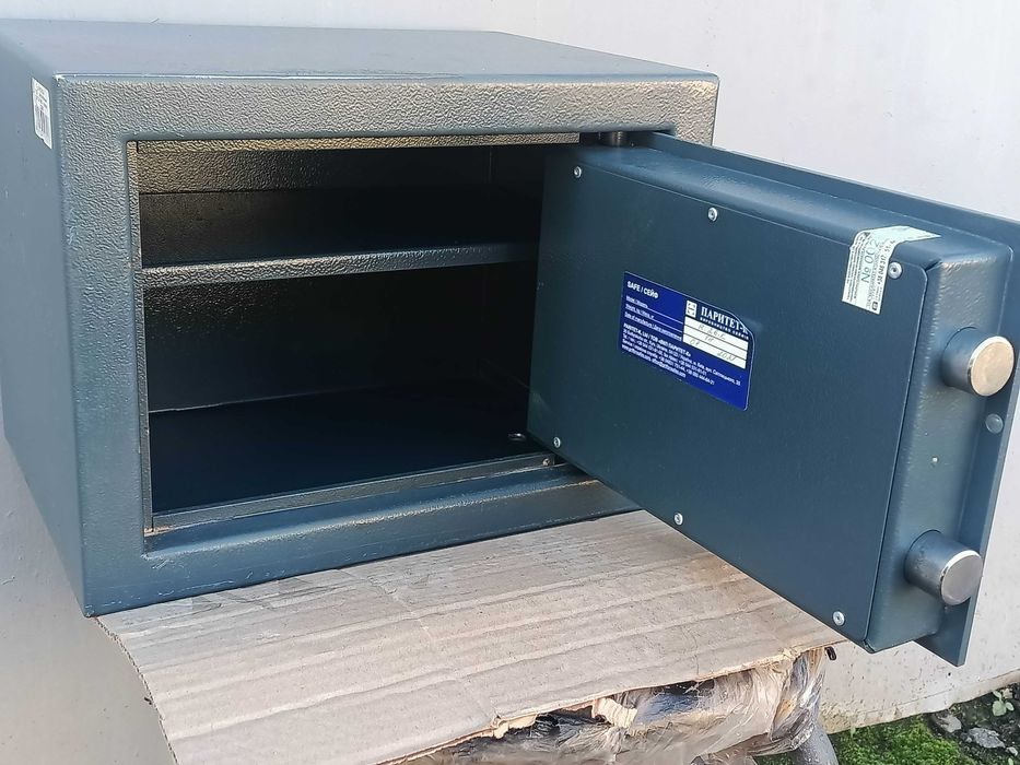 Сейф для денег «Гриффон R26»