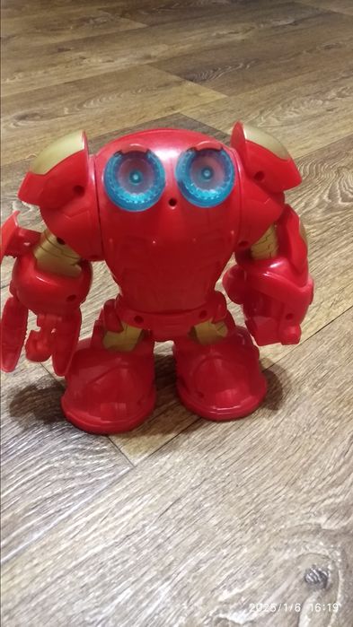 Робот Марвел тони старк