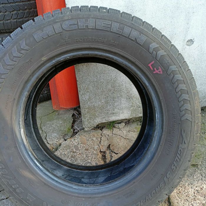 Opony 215/65/15c prawie jak nowe