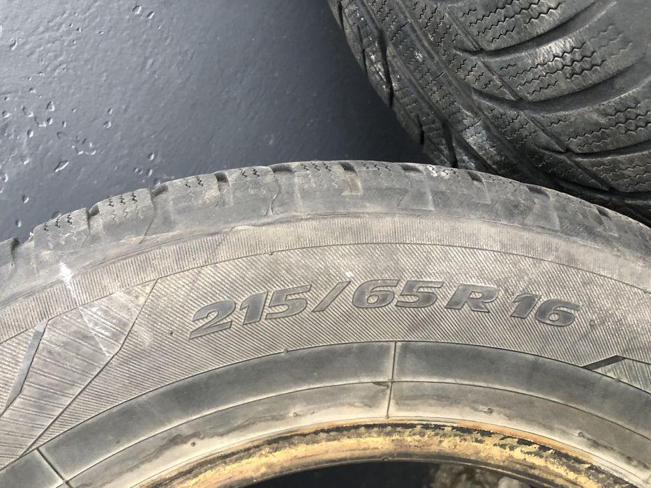 Продам пару зимней резины TOYO Japan 215/65 R16