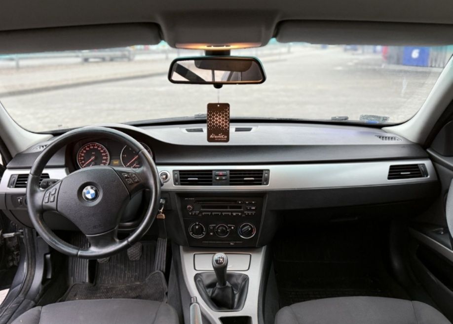 Совсем другая Тётя