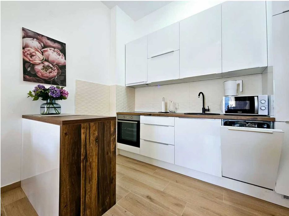 Просторная квартира 1+1 с панорамным видом на море в Будве Черногория