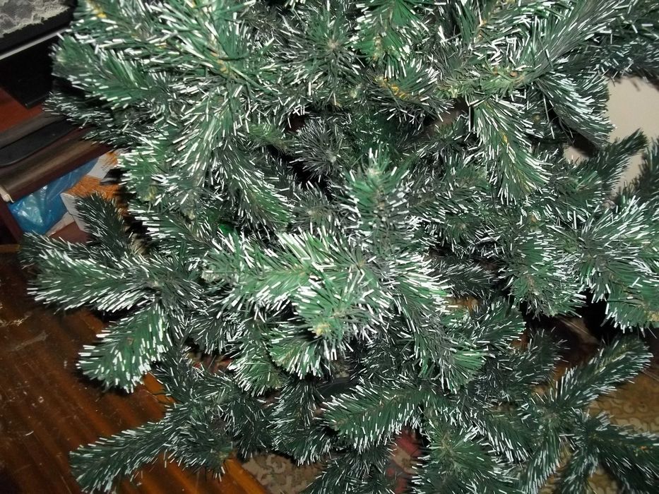 елка на новый год новая