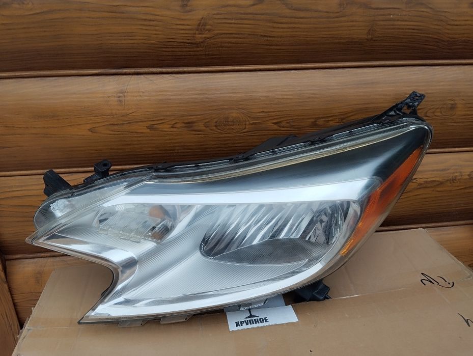 Nissan Note,Versa  2013-2017 фари ліва, права,