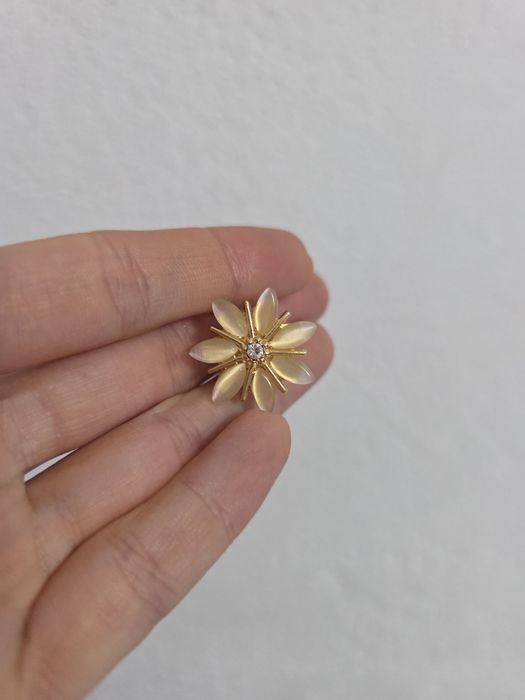 Złota broszka przypinka wpinka pin pins złoty kwiatek aesthetic