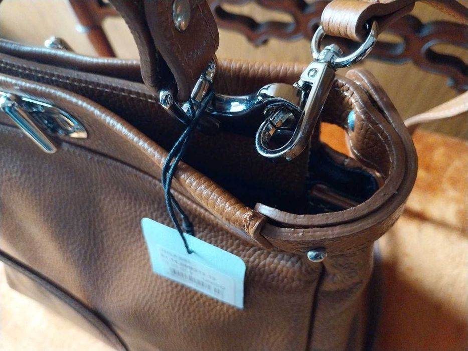 Mala em pele, nova com etiqueta