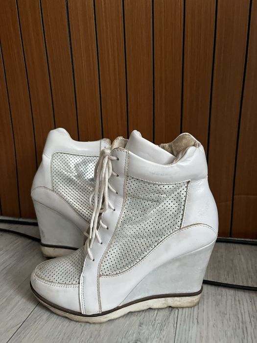 Снікерси, кросівки