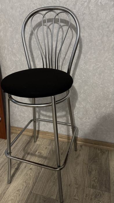 Барний стілець зі спинкою