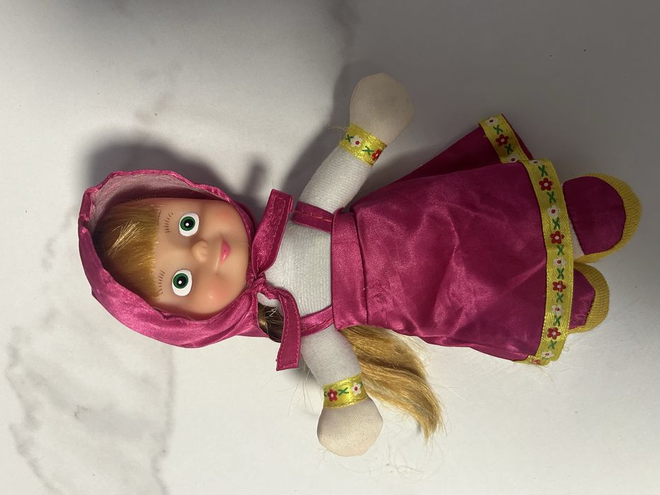 lalka Masza z bajki Masza i Niedźwiedź.