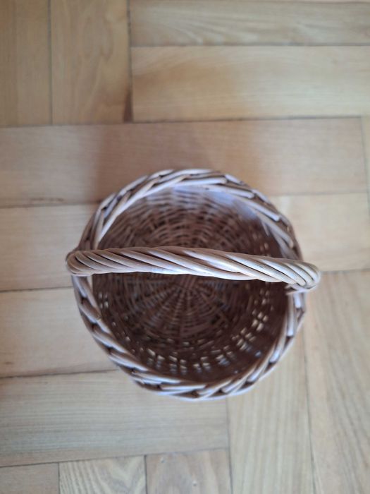 Koszyczek wiklinowy