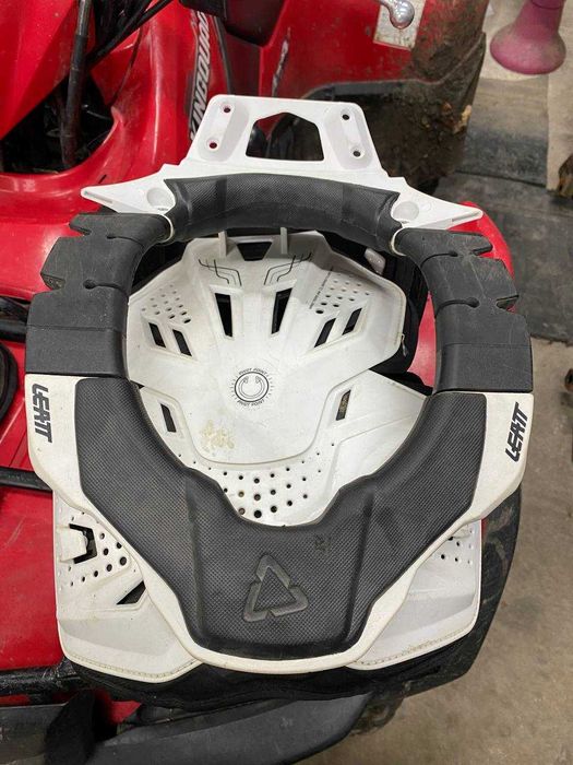 Черепаха, захист ШИЇ . Leatt FUSION Налокотники