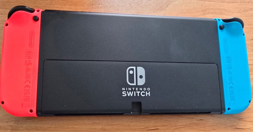 Nintendo Switch OLED 64 ГБ + microSD 256 ГБ + чехол + все игры.