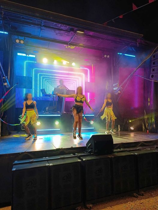 Palco Móvel Nissan Athleon, com Som, Vídeo e Luz