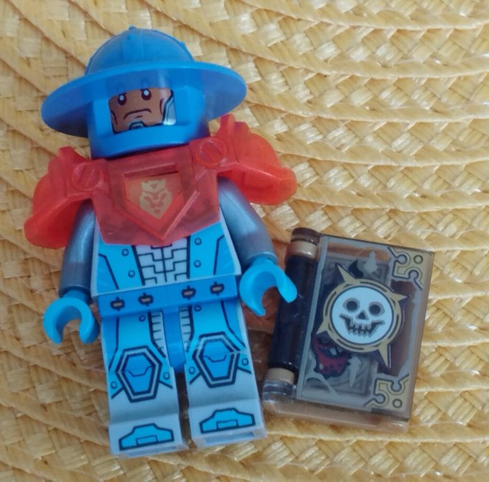 Lego nexo knights soldier+ książka nex074