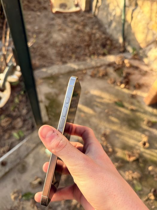 iPhone 16 Pro Max cinzento