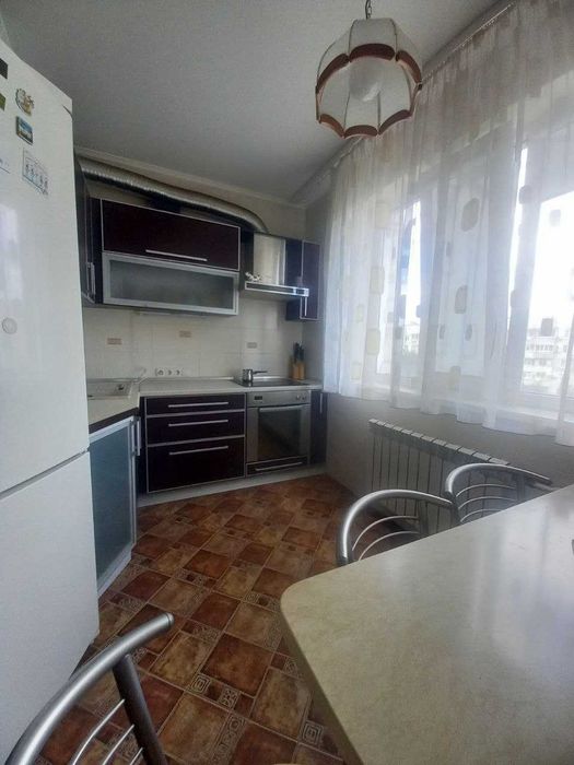Здам довгостроково квартиру біля ст.метро Перемога.