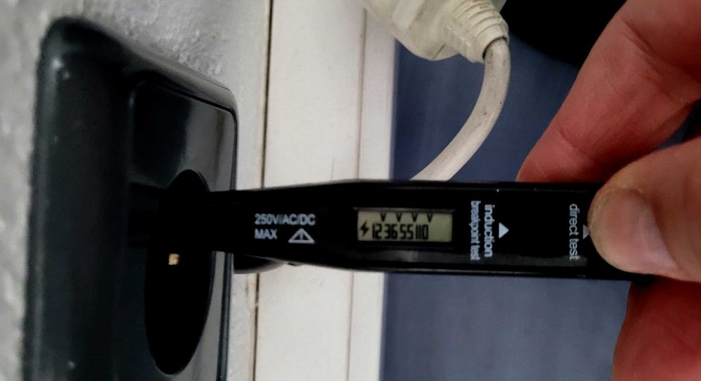 Digital Voltage Tester64551258952321122