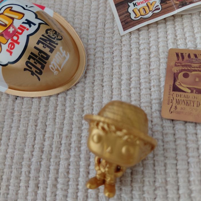 ONE PIECE Kinder Joy Monkey D. Luffy Złota figurka