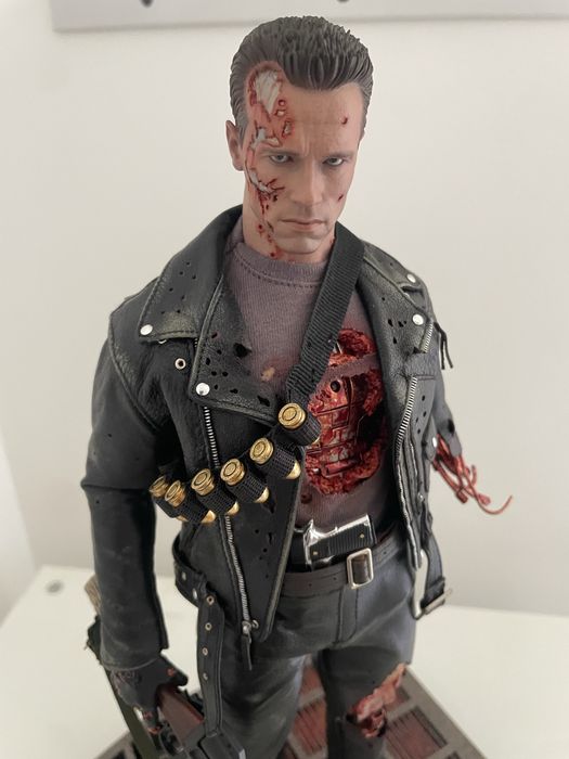 Hot Toys Terminator DX46