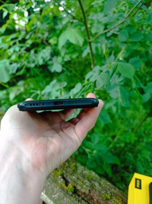 СРОЧНО продам телефон Poco c40