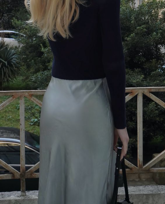 Атласна максі-спідниця AMISU, фісташкова, розмір 32 (XS)