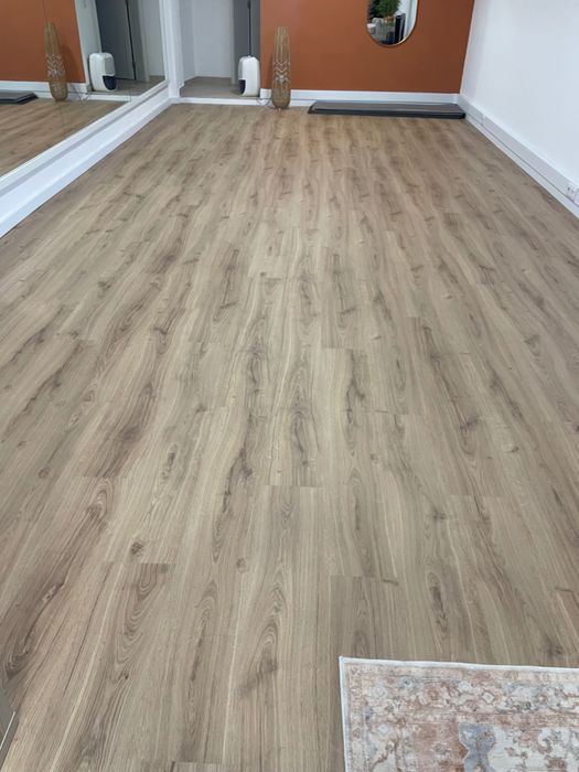 Pavimento flutuante + Base +Rodapé NOVO, 45m2