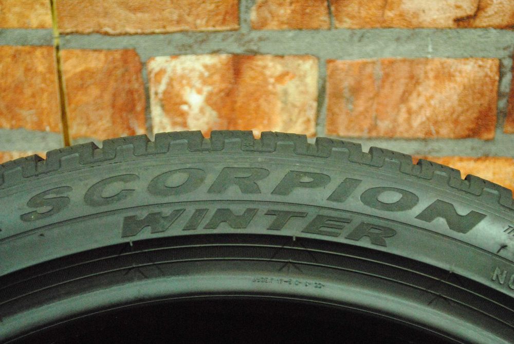 Pirelli 275/40-305/35 R21 Різно широкі