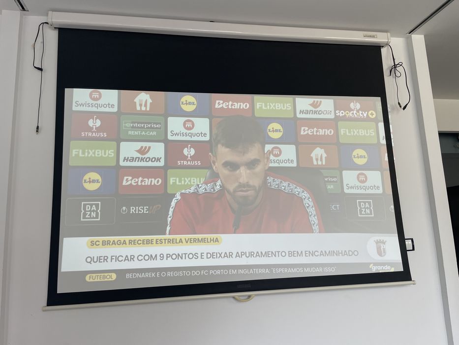 Optoma W300 Projector + Lumene Screen64409440551939124