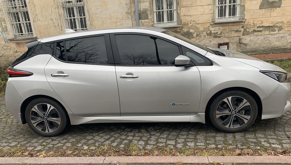 Nissan Leaf ZE1