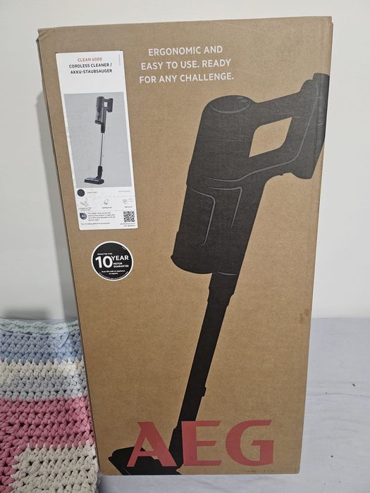 Aspirador vertical AEG