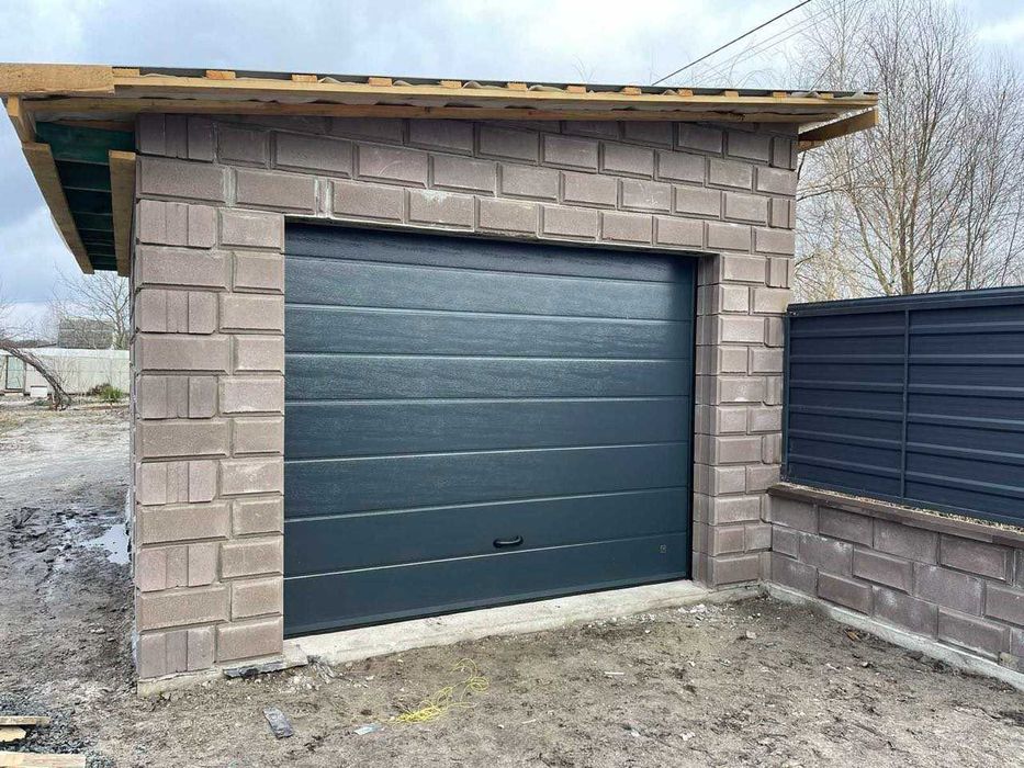 Автоматичні секційні ворота ТМ GANT  шир.3000 вис.2750 колір антрацит