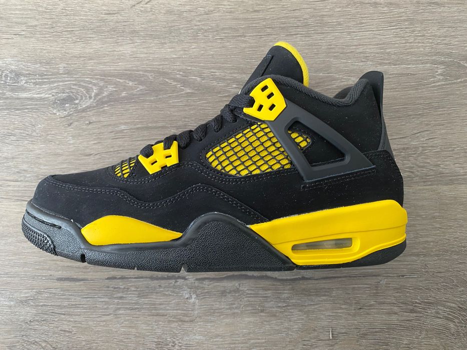 Jordan 4 Retro Thunder (2023) - EU 38