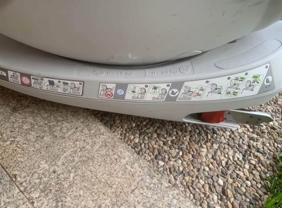 Duas Cadeiras Automóvel grupo 1/2- Britax Romer e Bebé confort