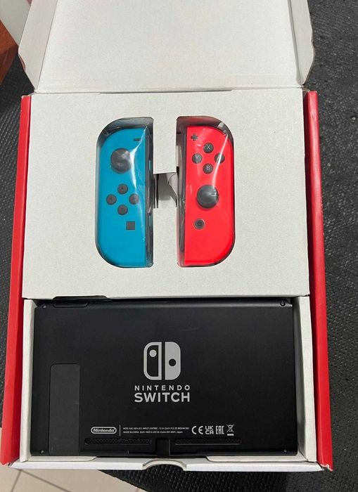 Nintendo Switch, 32GB HAC-001 + Neon A/V (Chipada)