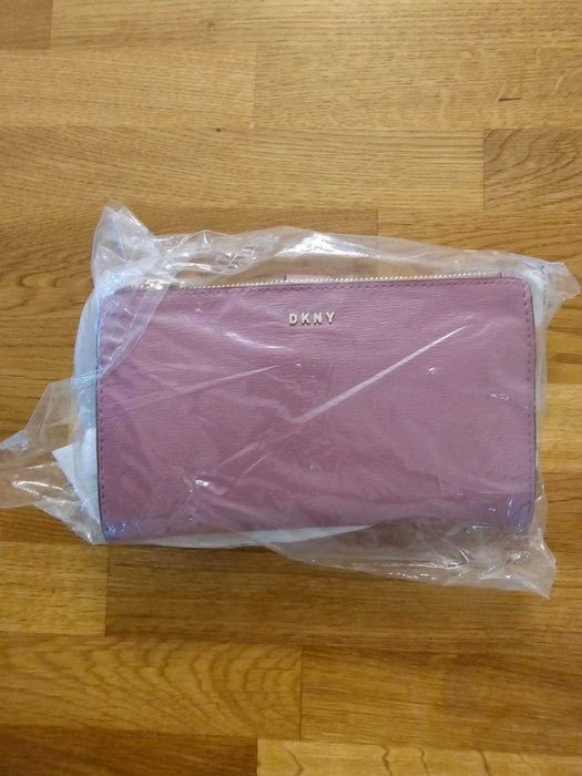 102. Torebka na ramię DKNY różowa canyon rose nowa