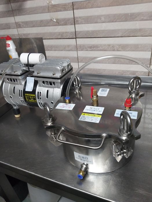 Filtrowanie pod cisnieniem oleju zimnotłoczonego , wina.