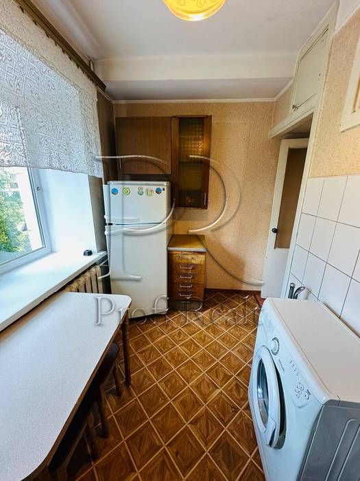 Продаж 2к квартири. м. Лівобережна. Русанівка. Ентузіастів 15.