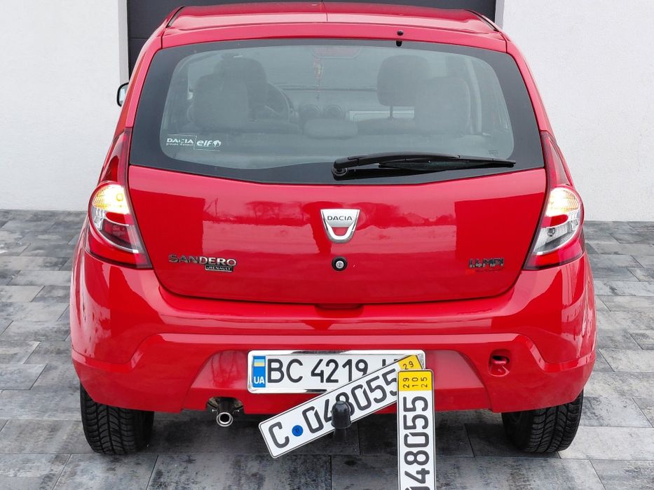 Продаєця Dacia Sandero 1.4 бензин 2009 рік