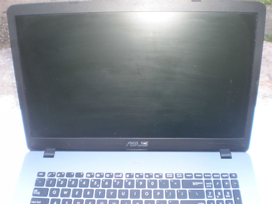 Laptop ASUS F705U i3 4Gb DDR4