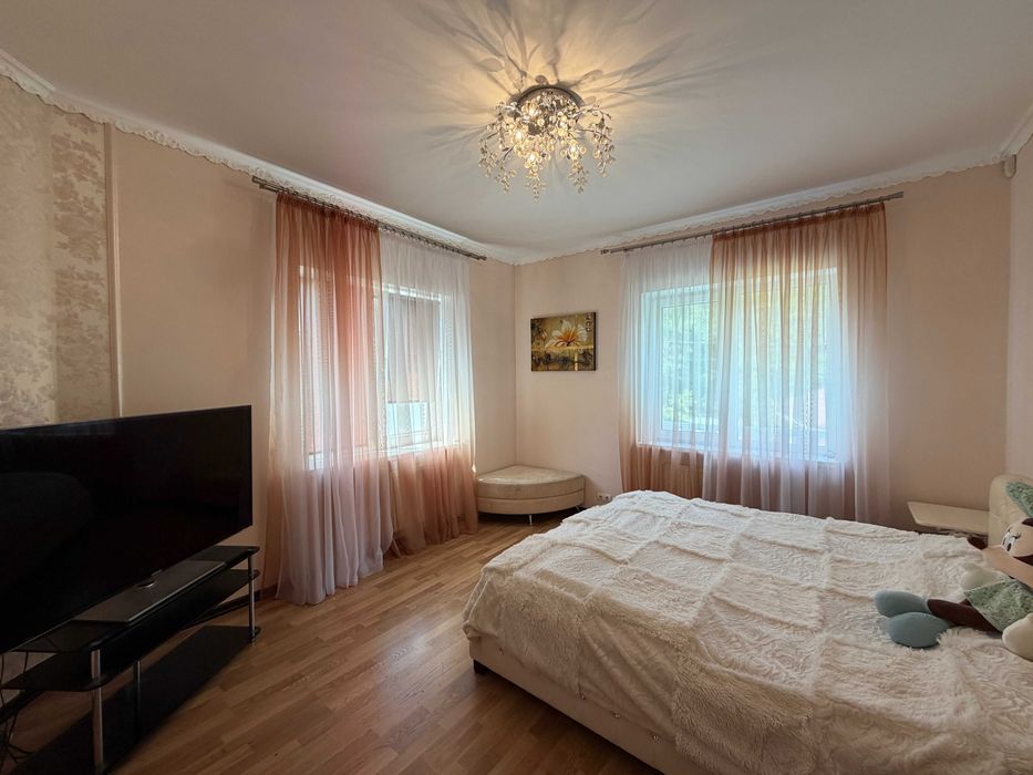 Будинок мрії в м. Березань 220 м2, ремонт, ставок, баня, ліс Є ВІДЕООГЛЯД