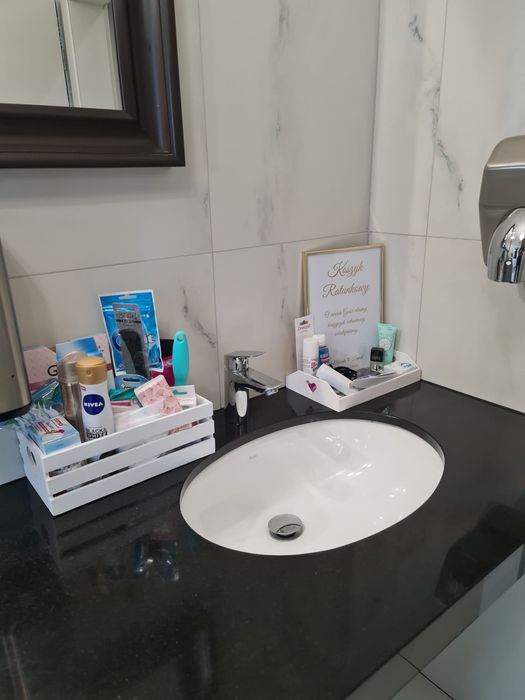 Złote ramki lustrzane